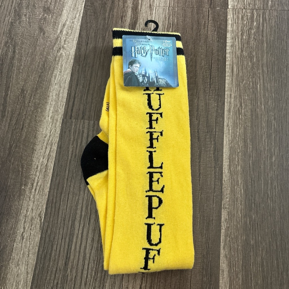 NWT Universal Studios Harry Potter Warner Bros. Hufflepuff Yellow Socks